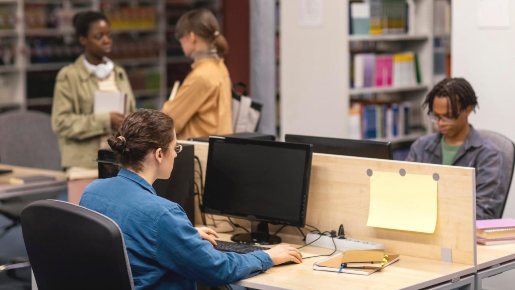 Modernes Bürogebäude von lytherionos in Düsseldorf mit Glasfassade